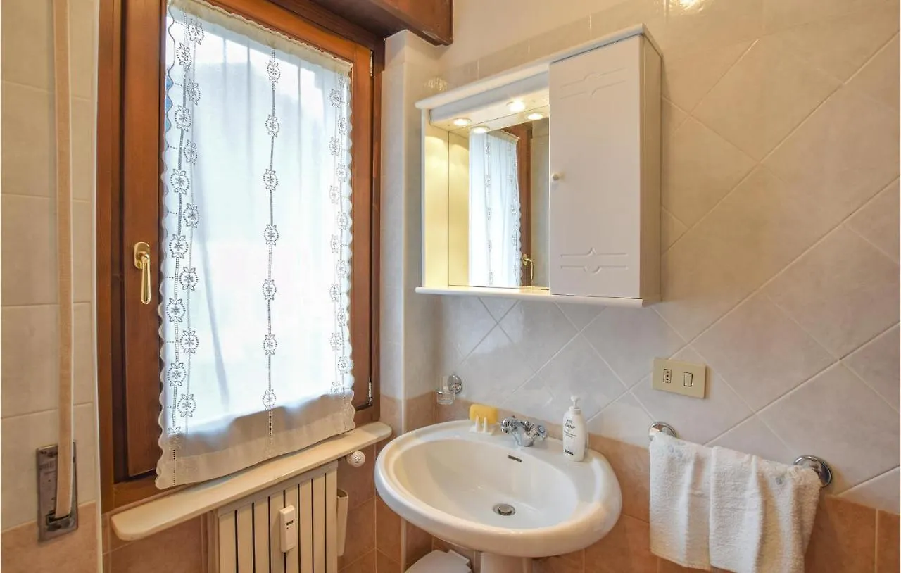 2 Bedroom Awesome Apartment In أبريكا